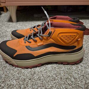 Vans MTE Crosspath Mid Shoe in Marmalade Orange